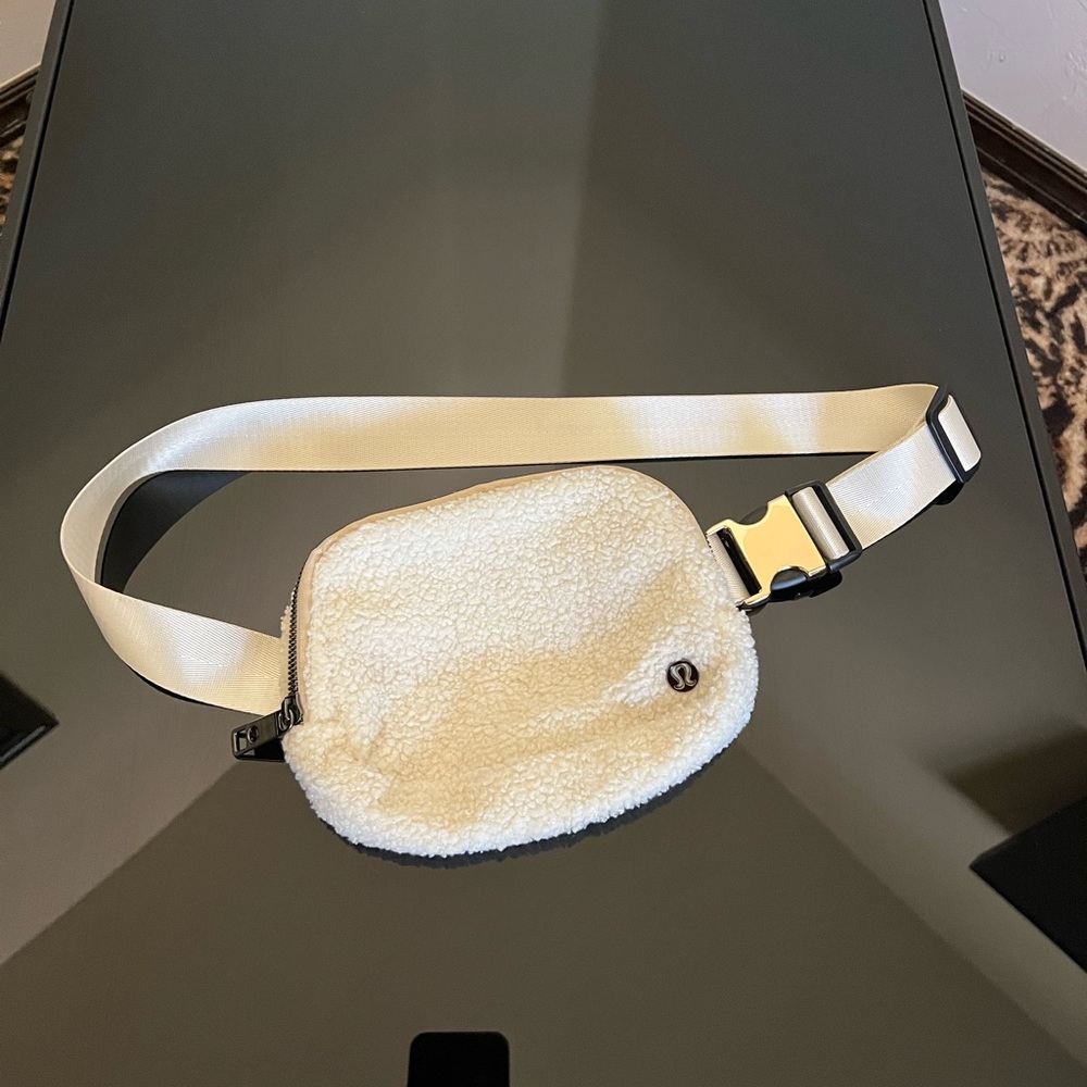 Lululemon Sherpa Belt Bag